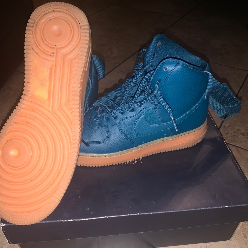 Nike Airs Force 1 HI SE, Teal , And Women’s Size;8